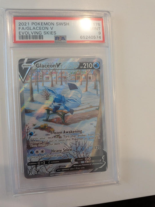 Glaceon V 175/203 Evolving Skies Pokemon PSA 9